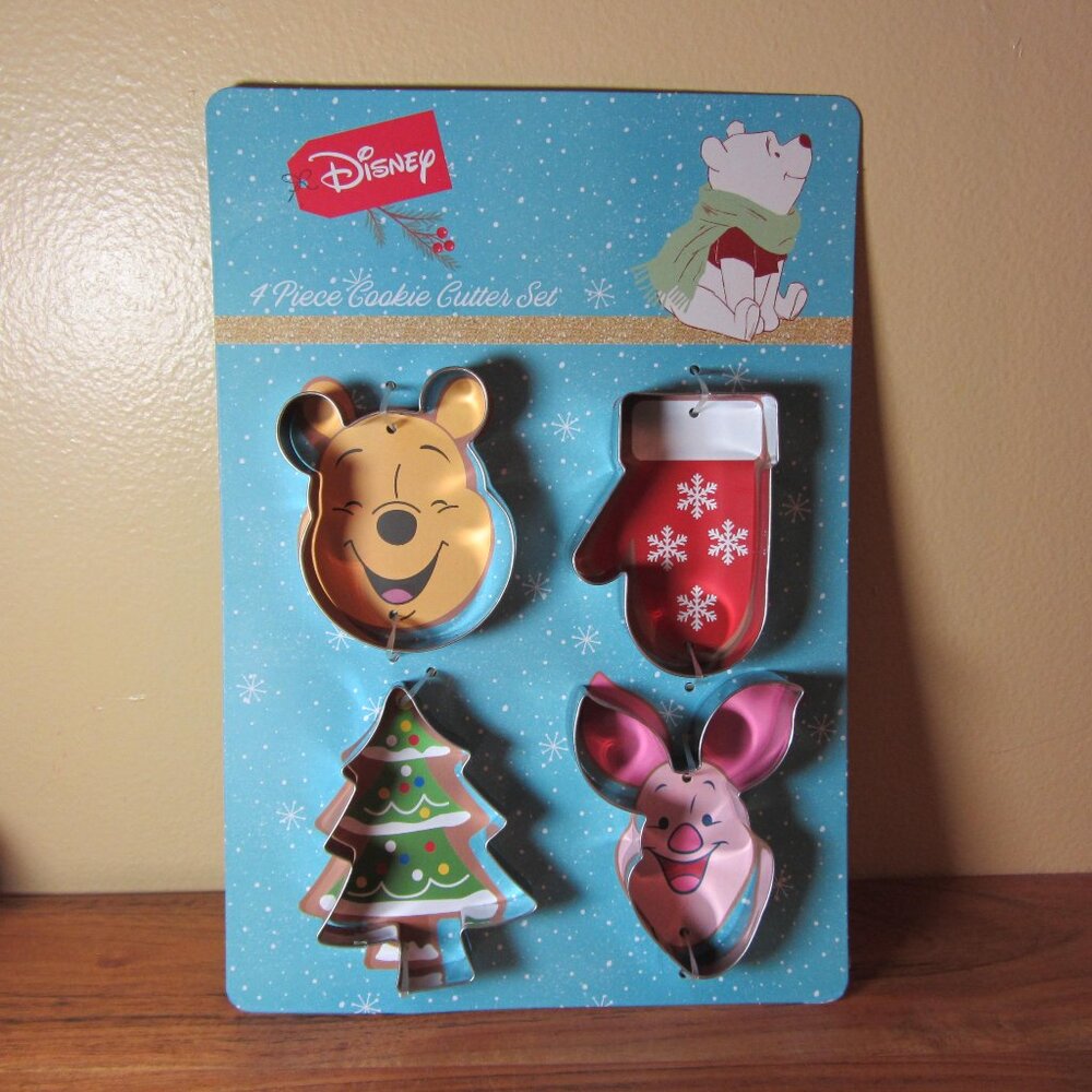 winnie the pooh christmas winter cookie cutters NIP (H147)